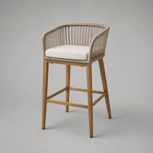 Sgabello da bar alto con braccioli in legno massello di acacia e corda di polipropilene beige, cuscino bianco, 56 x 57 x 96 cm